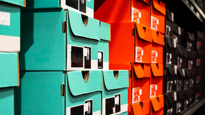 ブランドの直販に対する小売業者の反発をいかに抑えるか