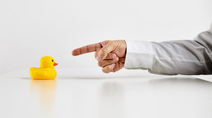 上から目線の同僚とうまくつき合うコツ