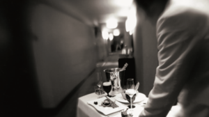 リッツ・カールトン：ハイタッチ・サービスの秘密