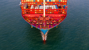 トランプ関税政策が企業と消費者に与えた影響