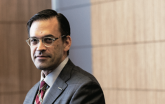 マイクロソフト：変容し続けるプラットフォーム企業