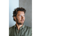 トムス：「WHY」を信じる