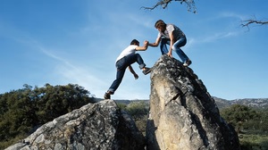 自分の評価を下げずに、経営陣の支援を取りつける方法