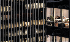 「ガラス張りの職場」に潜む罠