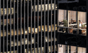 「ガラス張りの職場」に潜む罠