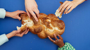 なぜ消費者は「体験の質」より「人との一体感」を優先するのか