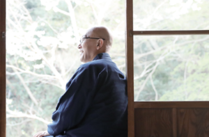 人は生まれながらにつながり、孤独でもある