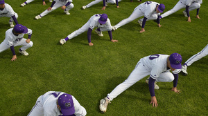 チームの業績が目標を下回った時、リーダーはどう対処すべきか