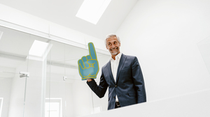 カリスマリーダーが組織に恩恵をもたらす時、ダメージを与える時