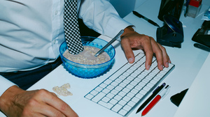 あなたの会社に仕事中毒を生み出す文化はないか