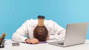 仕事中毒の同僚が及ぼす悪影響を防ぐ方法