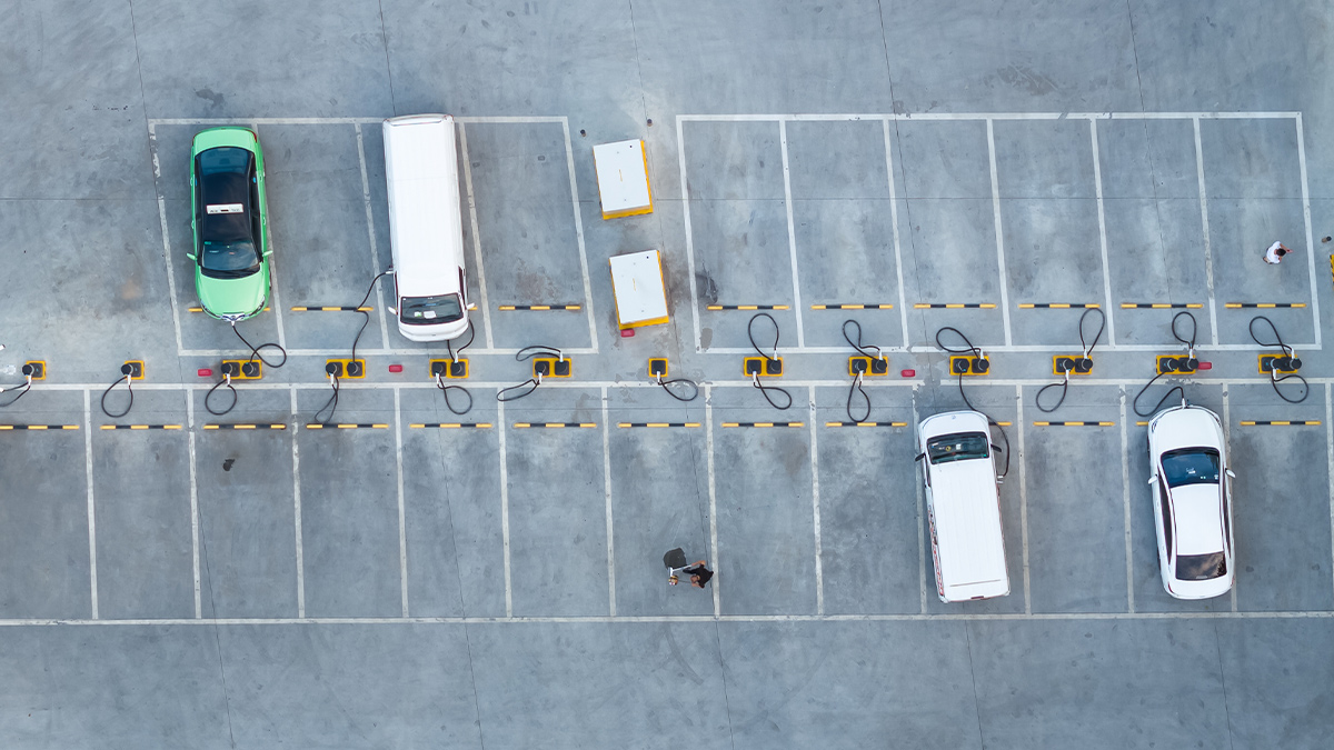 なぜ中国の電気自動車メーカーは日本や米国を追い抜けたのか